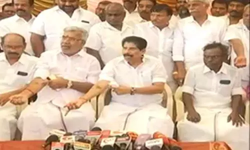 இரட்டை இலை சின்னம் பச்சை குத்திருக்கேன்..என் கையை அறுத்து எடுத்துடுவாங்களா..? ஓபிஎஸ் ஆதரவாளர்   ஆவேச பேட்டி