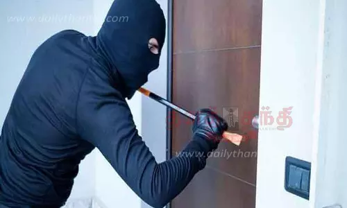 வீட்டை உடைத்து சங்கிலி- செல்போன் திருட்டு