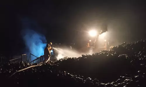 தேங்காய் நார் தொழிற்சாலையில் தீ விபத்து தேங்காய் நார் தொழிற்சாலையில் தீ விபத்து