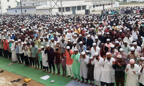 ரம்ஜான் பண்டிகையையொட்டிபள்ளிவாசல்களில் சிறப்பு தொழுகை