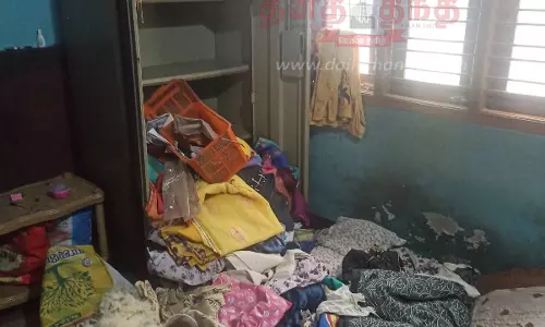 வீட்டின் பூட்டை உடைத்து பணம், நகை கொள்ளை