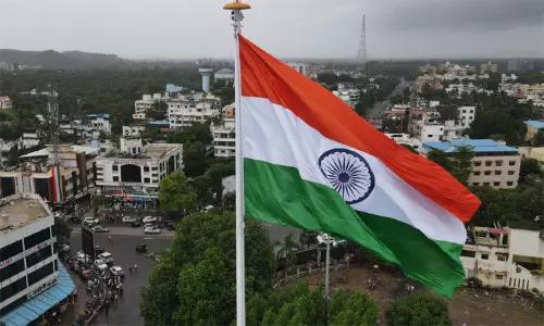 தேசியக்கொடியை அவமதித்த நபர் கைது