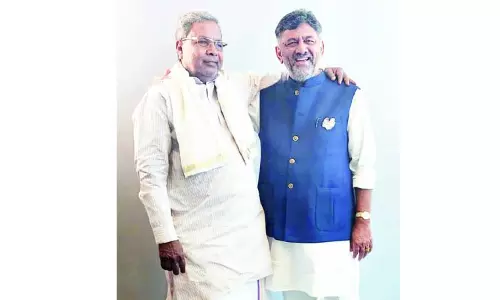 சட்டசபை தேர்தல் நெருங்குவதால் ஒற்றுமையை வெளிப்படுத்தும் சித்தராமையா, டி.கே.சிவக்குமார்