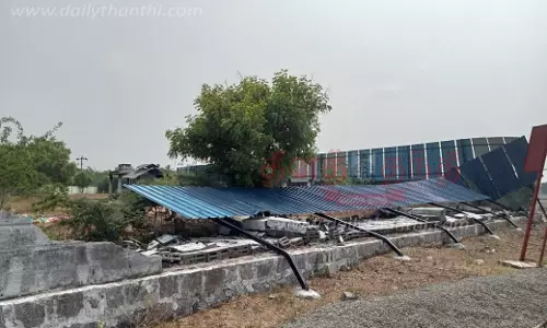 மோகனூரில் சூறைக்காற்றுடன் கோடைமழை: 6 மின்கம்பங்கள் முறிந்து விழுந்தன மோகனூரில் சூறைக்காற்றுடன் கோடைமழை: 6 மின்கம்பங்கள் முறிந்து விழுந்தன