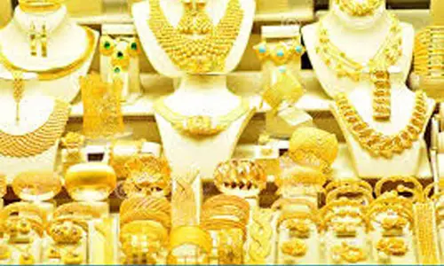 நகை கடைகளில் 2-வது நாளாக கூட்டம் அலைமோதியது