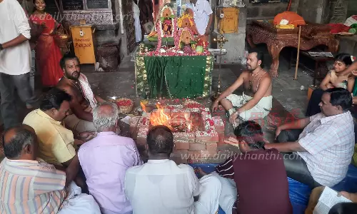 குரு பெயர்ச்சியையொட்டிகோவில்களில் சிறப்பு வழிபாடு குரு பெயர்ச்சியையொட்டிகோவில்களில் சிறப்பு வழிபாடு