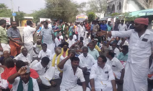 பிடாரி அம்மன் கோவில் கும்பாபிஷேகத்திற்கு அனுமதி வழங்க கோரி மறியல்