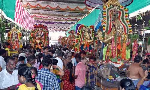 கும்பகோணத்தில், 12 பெருமாள் கருட சேவை