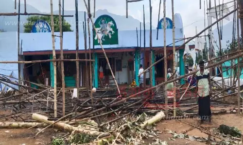 பட்டாசு வெடித்ததில் கோவில் திருவிழா பந்தல் தீப்பிடித்து எரிந்தது