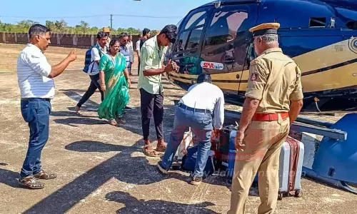 ராகுல் காந்தியின் ஹெலிகாப்டரில் தேர்தல் அதிகாரிகள் திடீர் சோதனை