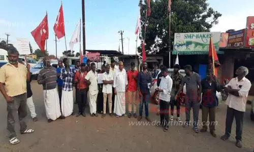 மார்க்சிஸ்ட் கம்யூனிஸ்டு கட்சியினர் ஆர்ப்பாட்டம் மார்க்சிஸ்ட் கம்யூனிஸ்டு கட்சியினர் ஆர்ப்பாட்டம்