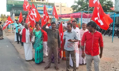 மார்க்சிஸ்ட் கம்யூனிஸ்டு கட்சியினர் ஆர்ப்பாட்டம் மார்க்சிஸ்ட் கம்யூனிஸ்டு கட்சியினர் ஆர்ப்பாட்டம்