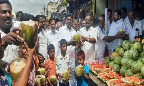 சிங்கம்புணரியில்  அ.தி.மு.க. சார்பில் நீர் மோர் பந்தல் மாவட்ட செயலாளர் செந்தில்நாதன் எம்.எல்.ஏ. தொடங்கி வைத்தார்
