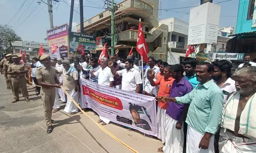 ஜேடர்பாளையத்தில் தமிழ்நாடு விவசாயிகள் சங்கத்தினர் ஆர்ப்பாட்டம்