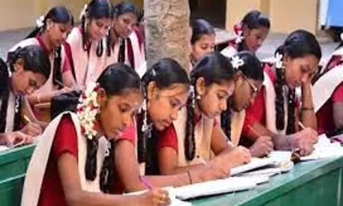 அரசு பள்ளியில் மாணவர் சேர்க்கை விழிப்புணர்வு ஊர்வலம்