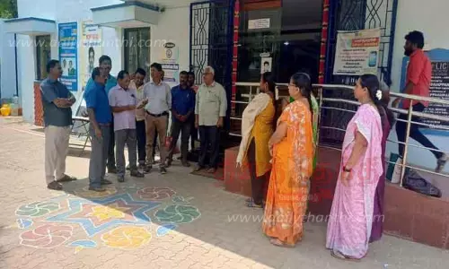 எல்.ஐ.சி. ஊழியர் சங்கத்தினர் ஆர்ப்பாட்டம்