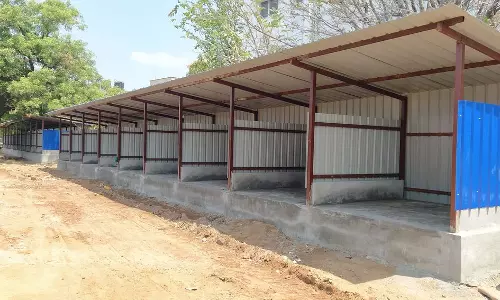 பழனி காந்தி மார்க்கெட்டுக்கு தற்காலிக கடைகள் தயார்