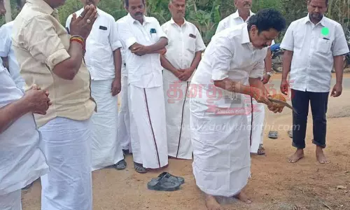 ரூ.9¾ லட்சத்தில் தார்ச்சாலையை மேம்படுத்தும் பணி