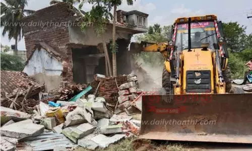 ஆக்கிரமித்து கட்டப்பட்டிருந்த வீடுகள் அகற்றம்