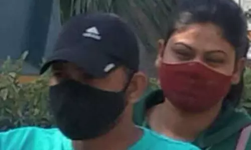 வீட்டுக்கடனை அடைக்க காதலியுடன் சேர்ந்து திருடிய வாலிபர் கைது- 8 மோட்டார் சைக்கிள்கள் மீட்பு வீட்டுக்கடனை அடைக்க காதலியுடன் சேர்ந்து திருடிய வாலிபர் கைது- 8 மோட்டார் சைக்கிள்கள் மீட்பு