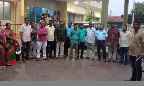 கிராம நிர்வாக அலுவலர்கள் ஆர்ப்பாட்டம் கிராம நிர்வாக அலுவலர்கள் ஆர்ப்பாட்டம்