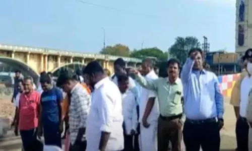 மதுரை சித்திரை திருவிழா - கள்ளழகர் வைகை ஆற்றில் இறங்குமிடத்தில் கலெக்டர் நேரில் ஆய்வு