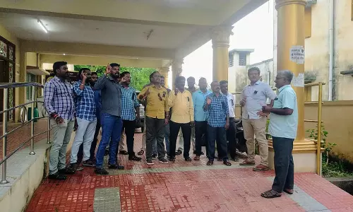 கிராம நிர்வாக அலுவலர்கள் ஆர்ப்பாட்டம் கிராம நிர்வாக அலுவலர்கள் ஆர்ப்பாட்டம்