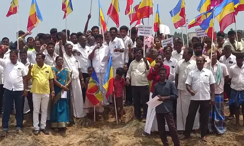 பா.ம.க.வினர் கண்டன ஆர்ப்பாட்டம் பா.ம.க.வினர் கண்டன ஆர்ப்பாட்டம்