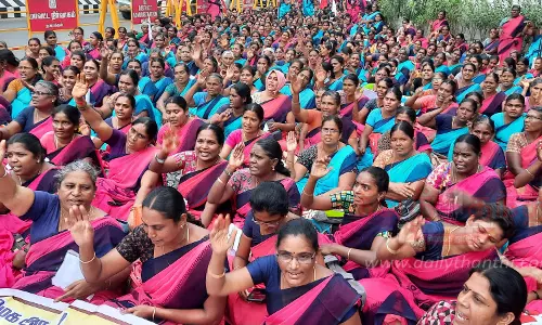 அங்கன்வாடி ஊழியர்கள் போராட்டம்