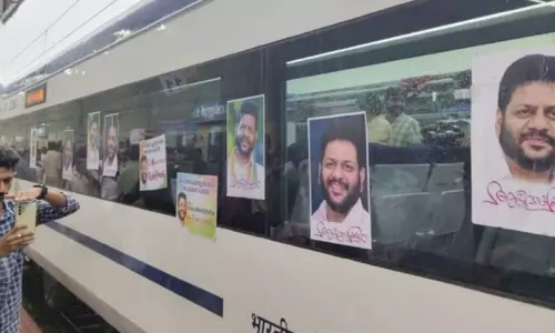 வந்தே பாரத் ரெயிலில் பாலக்காடு காங்கிரஸ் எம்.பி. புகைப்படம் - ரெயில்வே போலீசார் விசாரணை வந்தே பாரத் ரெயிலில் பாலக்காடு காங்கிரஸ் எம்.பி. புகைப்படம் - ரெயில்வே போலீசார் விசாரணை