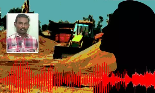 என்னை கொலை பண்ணிருவாங்க...! வி.ஏ.ஓ கொலையில் அதிர்ச்சி திருப்பம்...! பதறவைக்கும் ஆடியோ என்னை கொலை பண்ணிருவாங்க...! வி.ஏ.ஓ கொலையில் அதிர்ச்சி திருப்பம்...! பதறவைக்கும் ஆடியோ