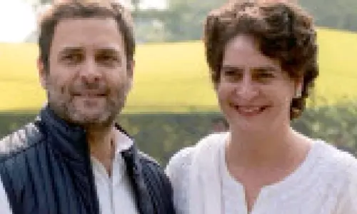 சிவமொக்காவில், காங்கிரஸ் வேட்பாளர்களை ஆதரித்துராகுல்-பிரியங்கா காந்தி இன்று ஒரே மேடையில் பிரசாரம் சிவமொக்காவில், காங்கிரஸ் வேட்பாளர்களை ஆதரித்துராகுல்-பிரியங்கா காந்தி இன்று ஒரே மேடையில் பிரசாரம்