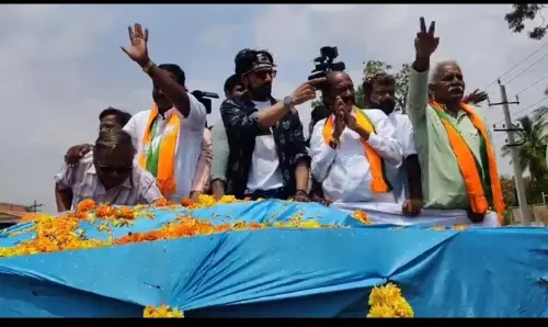 மொலகால்மூரு தொகுதியில்  பா.ஜனதா வேட்பாளரை ஆதரித்து நடிகர் சுதீப் பிரசாரம்