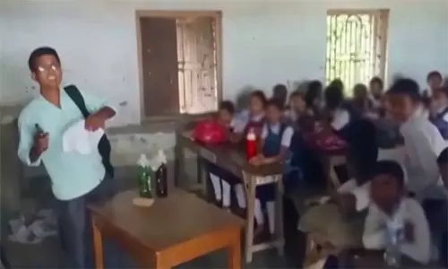 மேற்கு வங்காளத்தில் பரபரப்பு: பள்ளி வகுப்பறைக்குள் துப்பாக்கியுடன் நுழைந்தவர் கைது