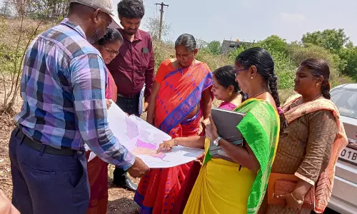 சிப்காட்டிற்கு நிலம் கையகப்படுத்தும் பணியை வருவாய் அலுவலர் ஆய்வு சிப்காட்டிற்கு நிலம் கையகப்படுத்தும் பணியை வருவாய் அலுவலர் ஆய்வு
