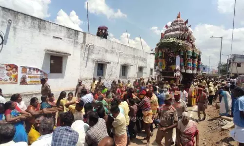 தச்சநல்லூர் சிவன் கோவில் தேரோட்டம்; திரளான பக்தர்கள் வடம் பிடித்து இழுத்தனர்
