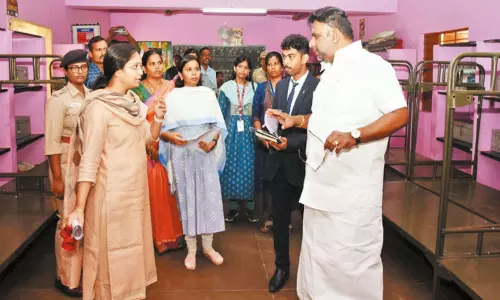 அரசு குழந்தைகள் காப்பகத்தில் தேசிய குழந்தைகள் உரிமை பாதுகாப்பு ஆணைய உறுப்பினர் ஆய்வு அரசு குழந்தைகள் காப்பகத்தில் தேசிய குழந்தைகள் உரிமை பாதுகாப்பு ஆணைய உறுப்பினர் ஆய்வு