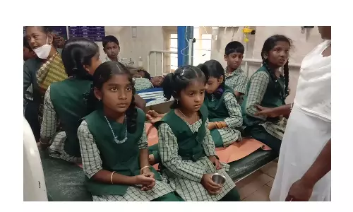 வால்பாறையில் பரபரப்பு: அரசு பள்ளி மாணவர்கள் 24 பேருக்கு திடீர் வாந்தி, மயக்கம்