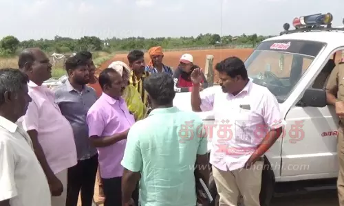 பாகலூர் அருகேஉயர் மின்கோபுரம் அமைக்க எதிர்ப்பால் பரபரப்பு