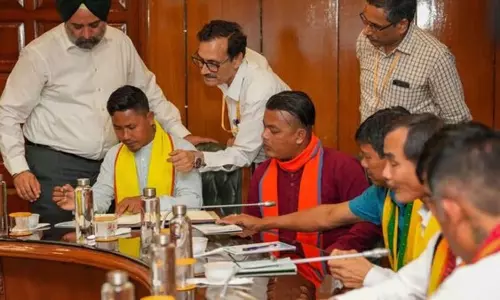 அமித்ஷா முன்னிலையில் அசாம் பயங்கரவாத இயக்கத்துடன் முத்தரப்பு ஒப்பந்தம் அமித்ஷா முன்னிலையில் அசாம் பயங்கரவாத இயக்கத்துடன் முத்தரப்பு ஒப்பந்தம்