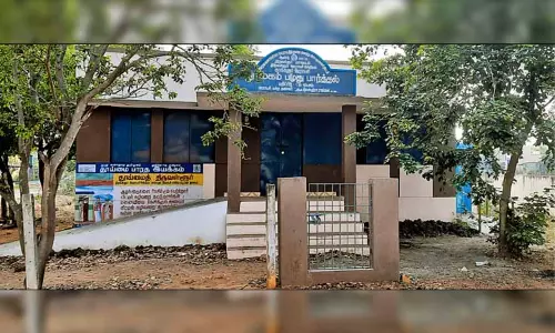 காக்களூரில் பல மாதங்களாக பூட்டி கிடக்கும் நூலகம் - பயன்பாட்டுக்கு கொண்டுவர பொதுமக்கள் கோரிக்கை காக்களூரில் பல மாதங்களாக பூட்டி கிடக்கும் நூலகம் - பயன்பாட்டுக்கு கொண்டுவர பொதுமக்கள் கோரிக்கை