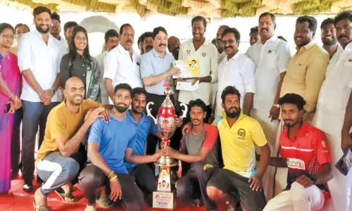 தி.மு.க. விளையாட்டு மேம்பாட்டு அணி சார்பில் வெற்றி பெற்ற விளையாட்டு வீரர்களுக்கு பரிசு