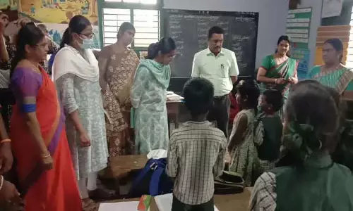 வால்பாறையில் மதிய உணவு சாப்பிட்ட 24 மாணவர்கள் மயக்கம்:அரசு பள்ளியில் சப்-கலெக்டர் பிரியங்கா ஆய்வு-பரிசோதனை முடிவு வந்ததும் உரிய நடவடிக்கை