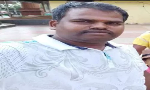 கிணத்துக்கடவு அருகே நின்ற பஸ் மீது மோட்டார் சைக்கிள் மோதல்; நில அளவையர் சாவு