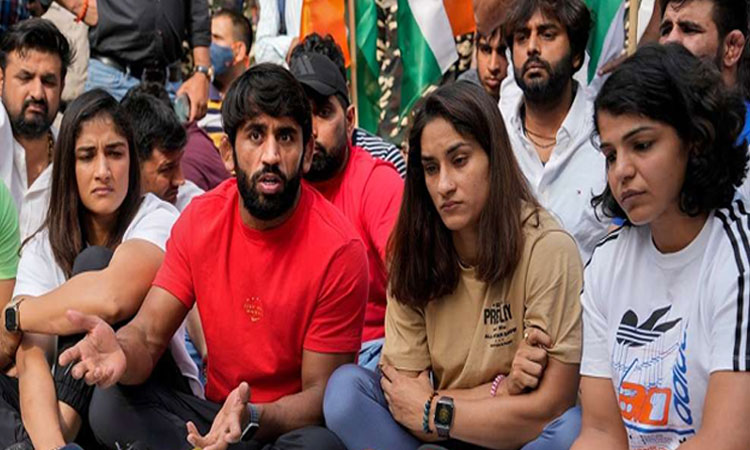 உணவு, குடிநீர் தர விடாமல் டெல்லி போலீசார் சித்ரவதை; மல்யுத்த வீரர்கள் பரபரப்பு குற்றச்சாட்டு