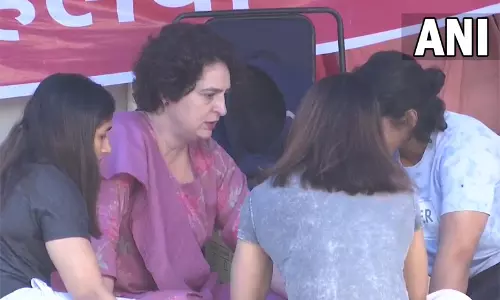 டெல்லியில் போராட்டம் நடத்தும் மல்யுத்த வீரர்களை சந்தித்து பிரியங்கா காந்தி ஆதரவு