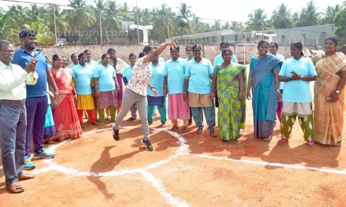 வருவாய்த்துறை அலுவலர்களுக்கு விளையாட்டு போட்டிகள்