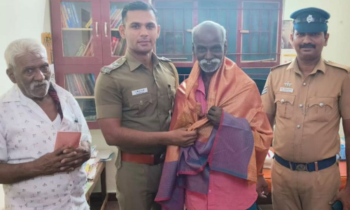 கம்பம் பஸ் நிலையத்தில் கிடந்ததங்க மோதிரத்தை போலீசில் ஒப்படைத்த முதியவர்