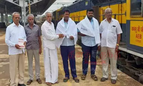 காரைக்குடி வந்த சிறப்பு ரெயிலுக்கு வரவேற்பு