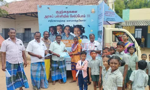 அரசு பள்ளியில் மாணவர் சேர்க்கை விழிப்புணர்வு அரசு பள்ளியில் மாணவர் சேர்க்கை விழிப்புணர்வு